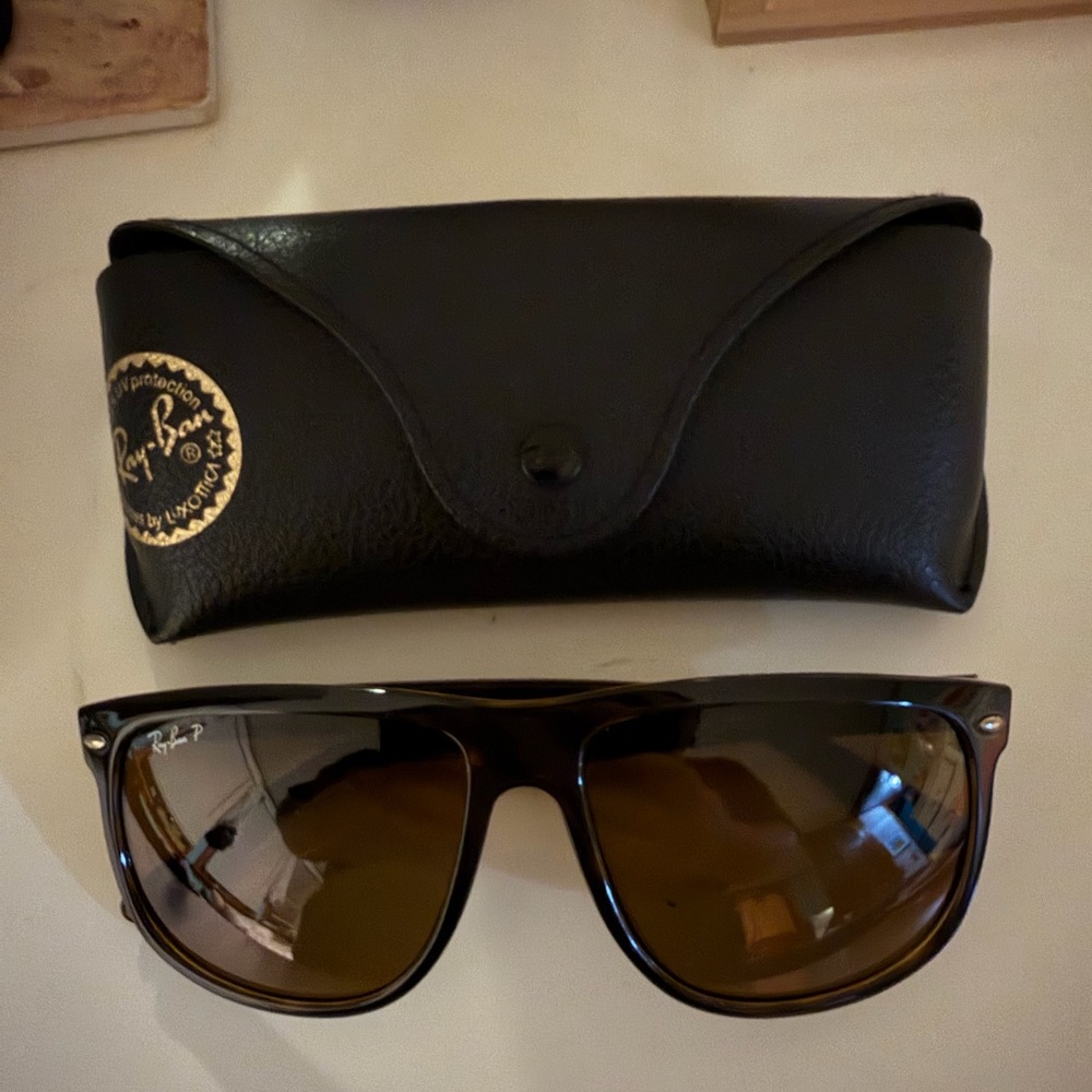 STILL AVAILABLE Ray-Ban Brown Lens Sunglasses with Black Case